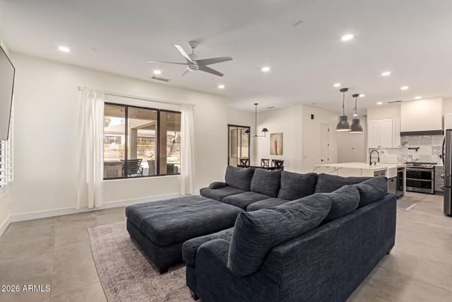 5242 E HERRERA Drive, Phoenix, AZ 85054