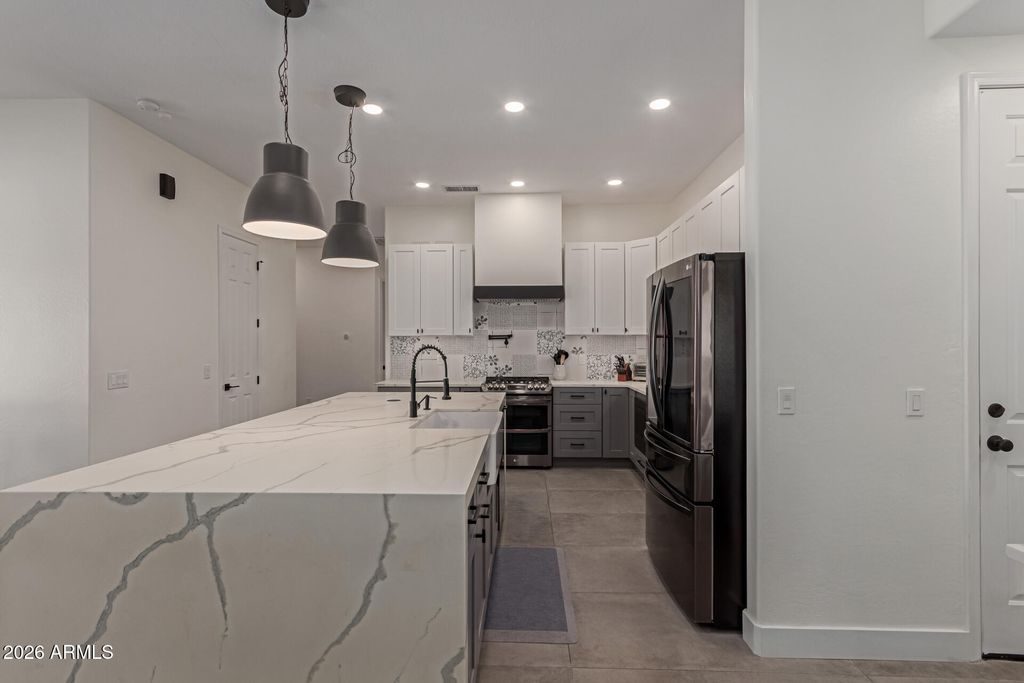 Image 12 of property listing at 5242 E HERRERA Drive, Phoenix, AZ 85054