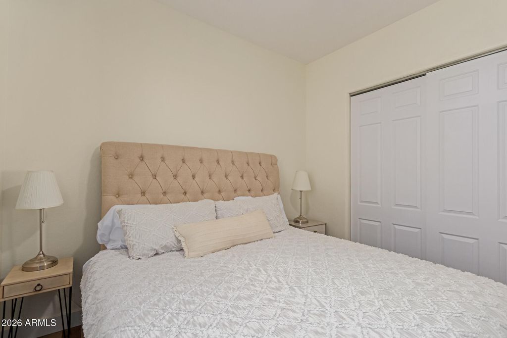 Image 20 of property listing at 5242 E HERRERA Drive, Phoenix, AZ 85054