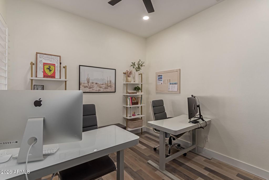 Image 25 of property listing at 5242 E HERRERA Drive, Phoenix, AZ 85054
