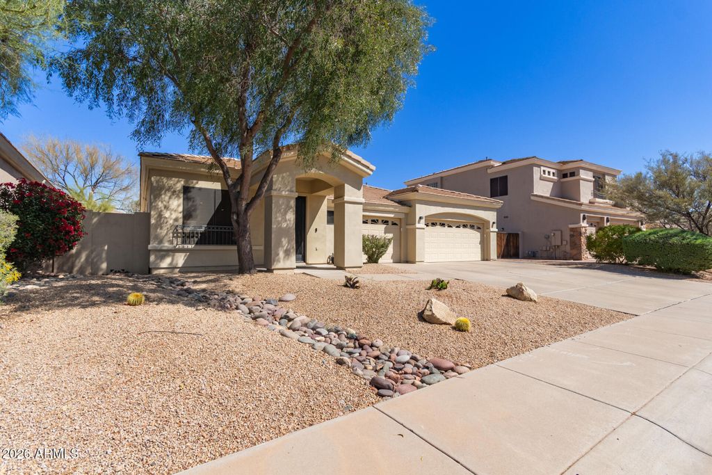 Image 3 of property listing at 5242 E HERRERA Drive, Phoenix, AZ 85054
