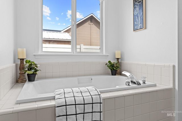 14940 Alkmaar St, Caldwell, ID 83607
