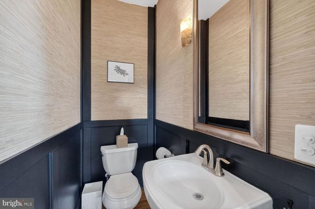 136 RHODE ISLAND AVE NE, Washington, DC 20002