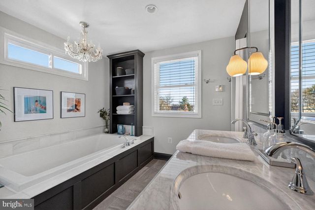 136 RHODE ISLAND AVE NE, Washington, DC 20002