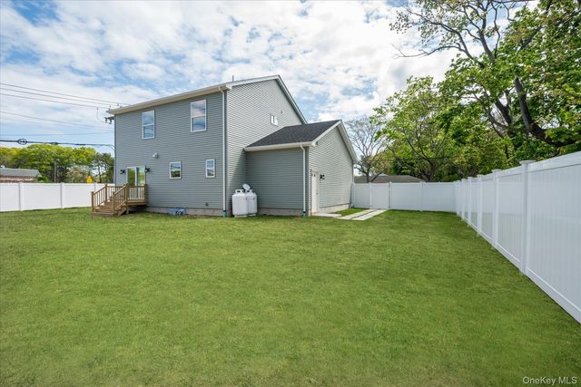 158 Mount Vernon Avenue, Patchogue, NY 11772
