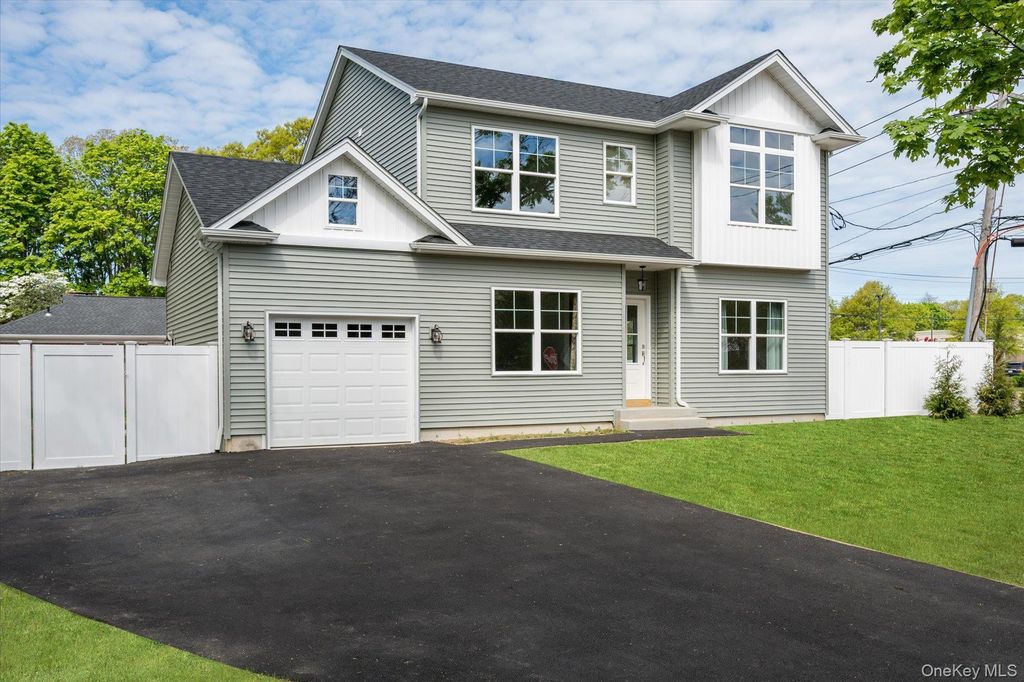 158 Mount Vernon Avenue, Patchogue, NY 11772