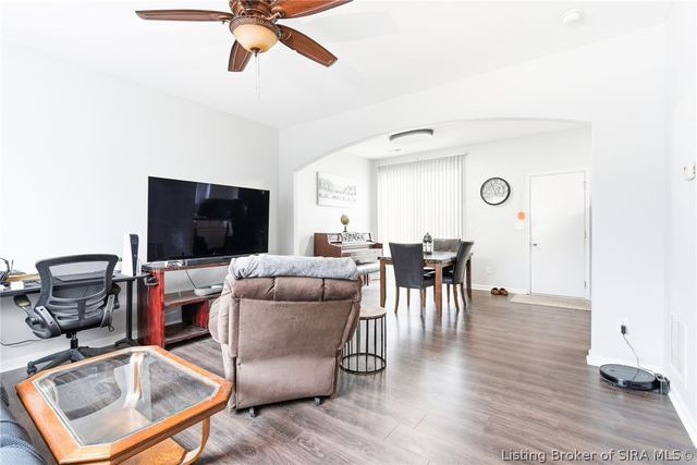 3942 Shepherds Run, Jeffersonville, IN 47130