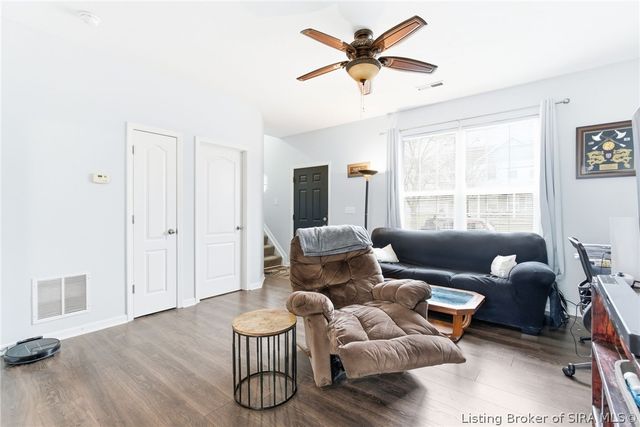 3942 Shepherds Run, Jeffersonville, IN 47130