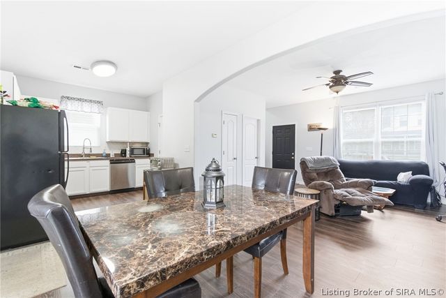 3942 Shepherds Run, Jeffersonville, IN 47130