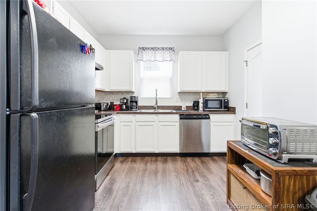 3942 Shepherds Run, Jeffersonville, IN 47130