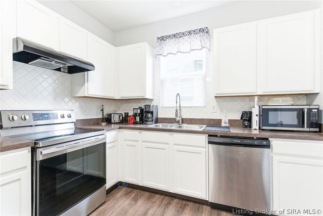 3942 Shepherds Run, Jeffersonville, IN 47130