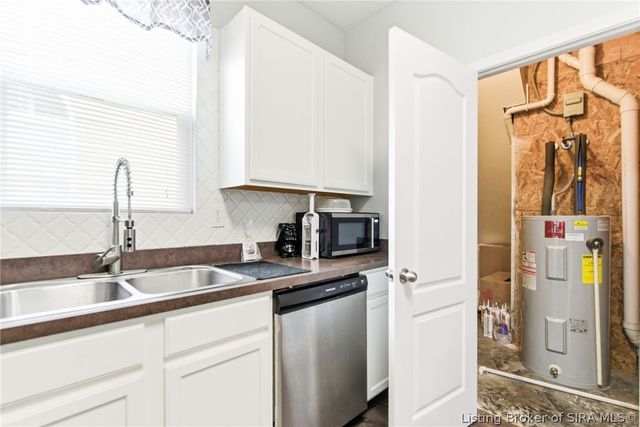 3942 Shepherds Run, Jeffersonville, IN 47130