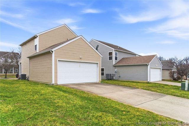 3942 Shepherds Run, Jeffersonville, IN 47130