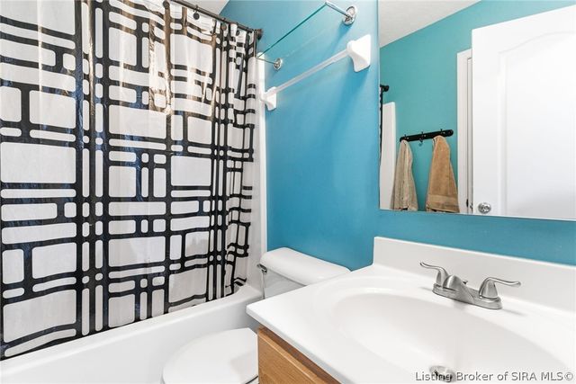 3942 Shepherds Run, Jeffersonville, IN 47130