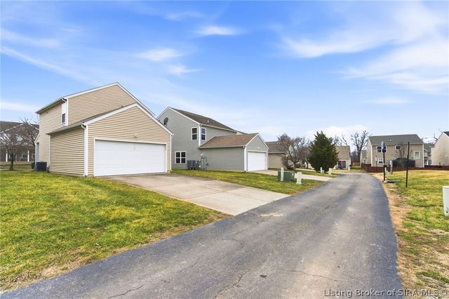 3942 Shepherds Run, Jeffersonville, IN 47130