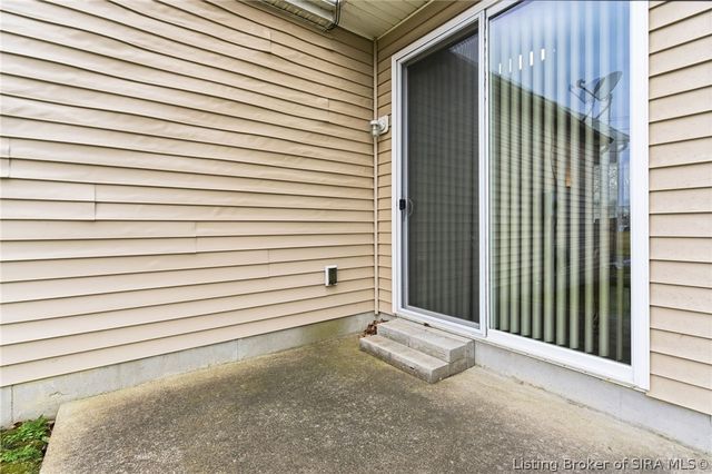 3942 Shepherds Run, Jeffersonville, IN 47130