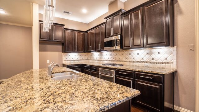 185 Carrington Lane, Lewisville, TX 75067