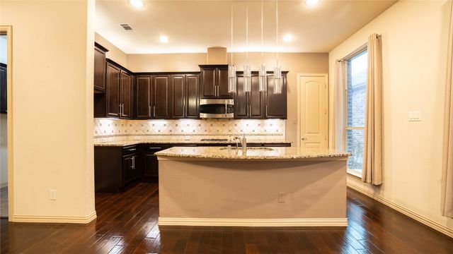 185 Carrington Lane, Lewisville, TX 75067