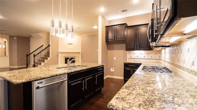 185 Carrington Lane, Lewisville, TX 75067