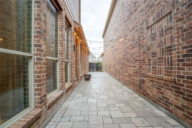 185 Carrington Lane, Lewisville, TX 75067