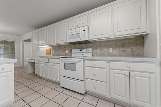 219 Fair Oaks Drive, Jacksonville, AR 72076