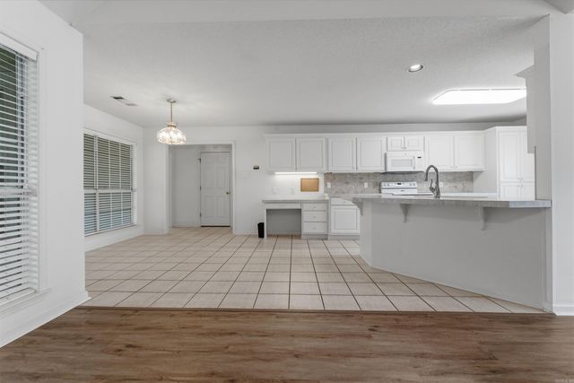 219 Fair Oaks Drive, Jacksonville, AR 72076