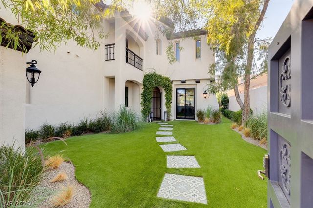 2747 Turtle Head Peak Drive, Las Vegas, NV 89135