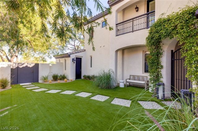 2747 Turtle Head Peak Drive, Las Vegas, NV 89135
