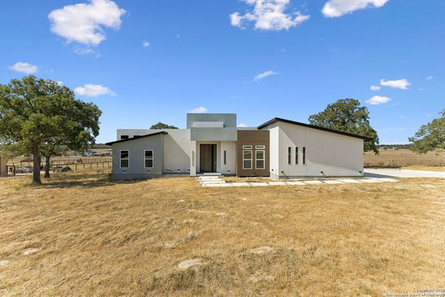 147 Las Palomas, La Vernia, TX 78121