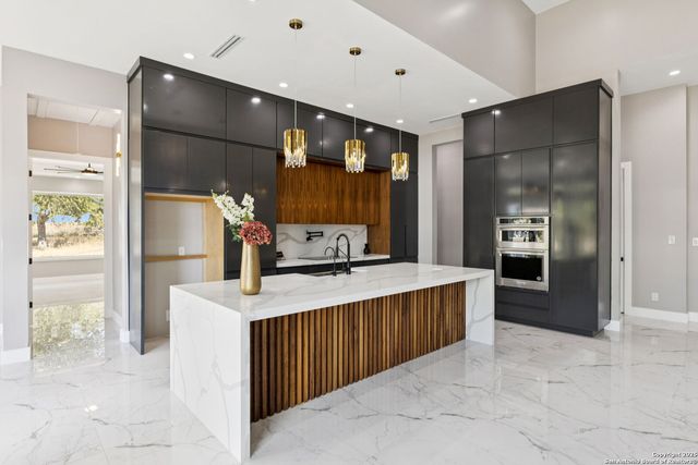 147 Las Palomas, La Vernia, TX 78121