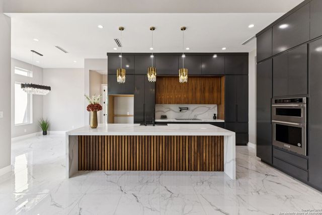 147 Las Palomas, La Vernia, TX 78121