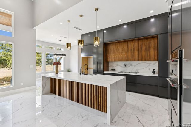 147 Las Palomas, La Vernia, TX 78121