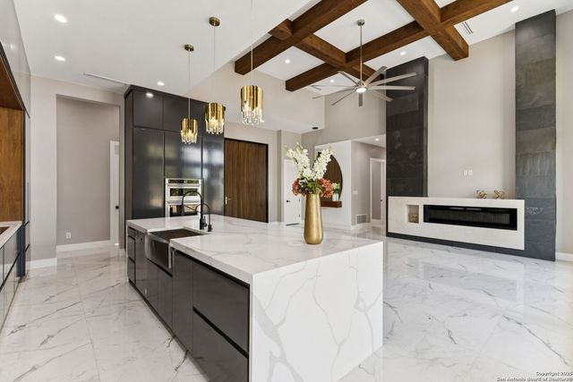 147 Las Palomas, La Vernia, TX 78121