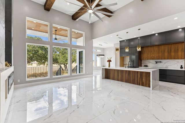 147 Las Palomas, La Vernia, TX 78121