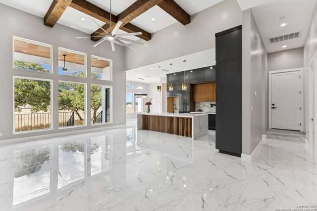 147 Las Palomas, La Vernia, TX 78121