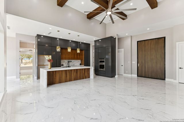 147 Las Palomas, La Vernia, TX 78121