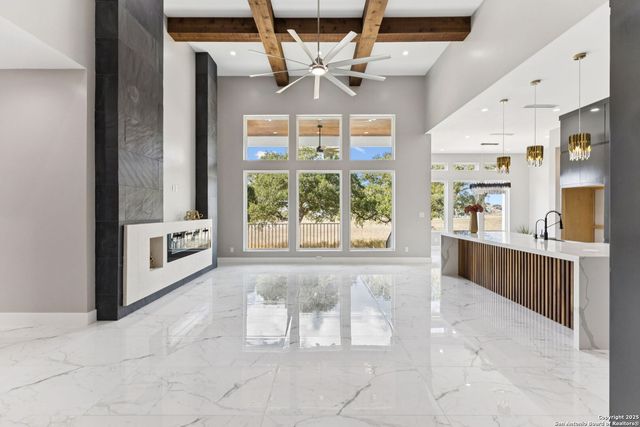 147 Las Palomas, La Vernia, TX 78121