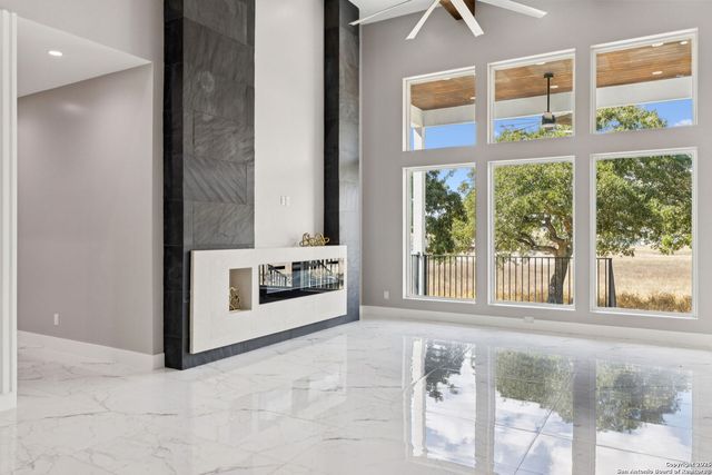 147 Las Palomas, La Vernia, TX 78121