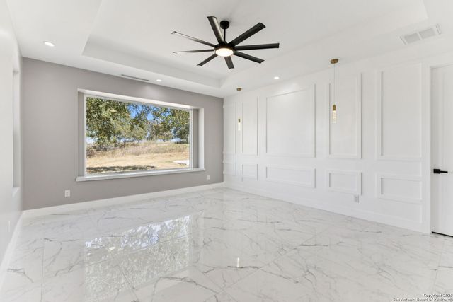 147 Las Palomas, La Vernia, TX 78121