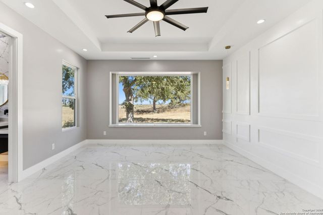 147 Las Palomas, La Vernia, TX 78121