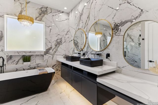 147 Las Palomas, La Vernia, TX 78121