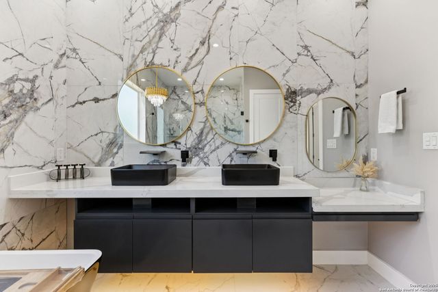 147 Las Palomas, La Vernia, TX 78121