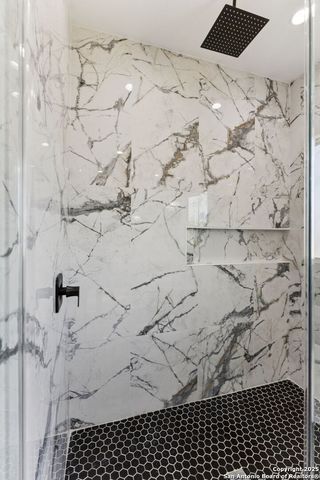 147 Las Palomas, La Vernia, TX 78121