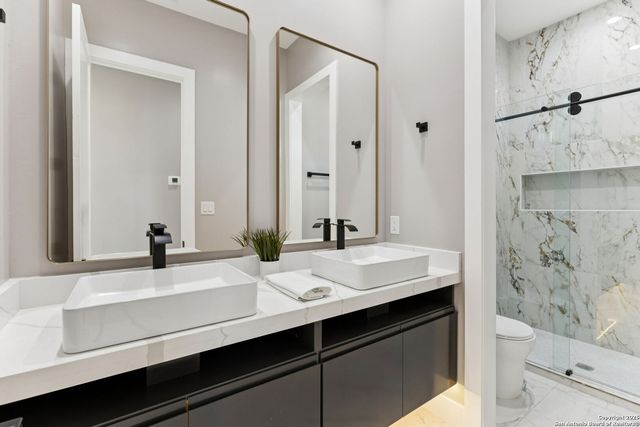 147 Las Palomas, La Vernia, TX 78121