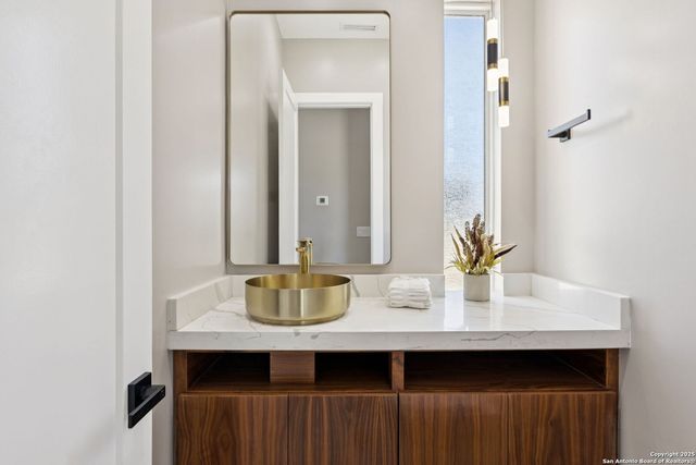 147 Las Palomas, La Vernia, TX 78121