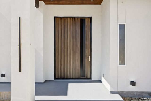 147 Las Palomas, La Vernia, TX 78121