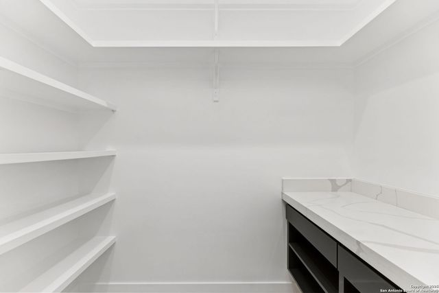 147 Las Palomas, La Vernia, TX 78121