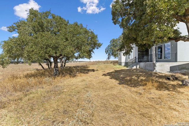 147 Las Palomas, La Vernia, TX 78121