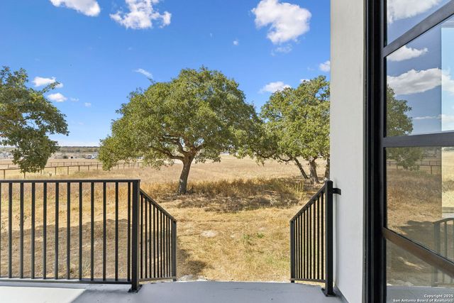 147 Las Palomas, La Vernia, TX 78121