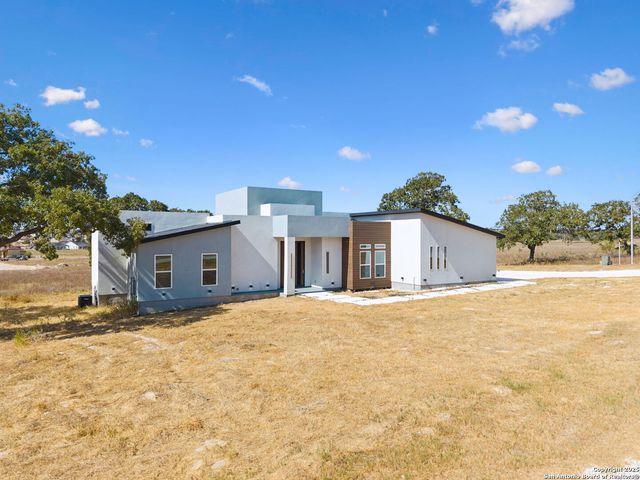 147 Las Palomas, La Vernia, TX 78121